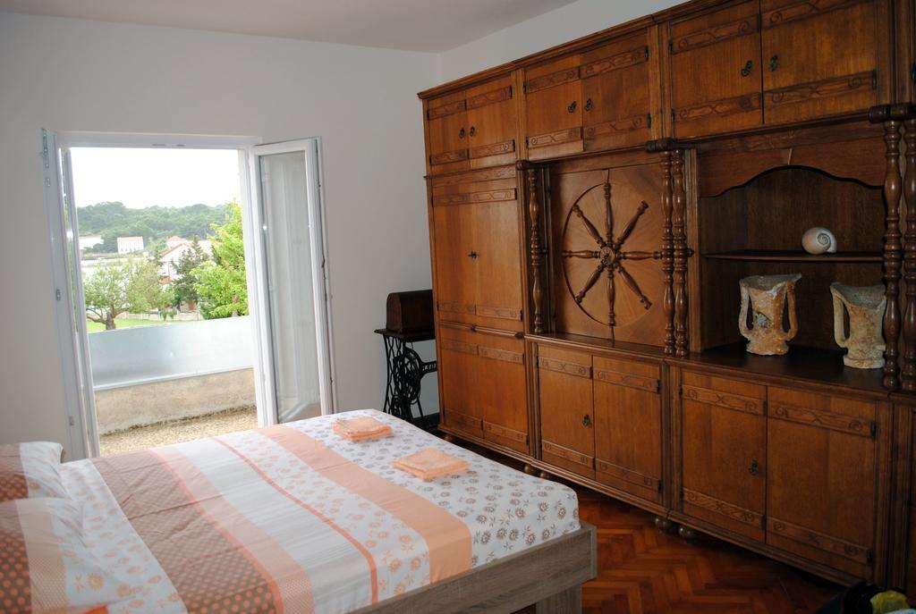 Ante Carov Apartment Verunic Bagian luar foto